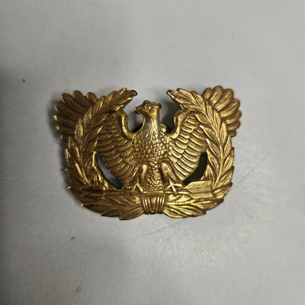 Vintage US Army Officer Service Cap Badge Eagle Wreath‎ Gold Tone Screw Back